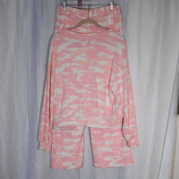 Secret Treasures Size L scoop neck elastic waist pink camo long sleeve pajama se - Picture 9 of 15